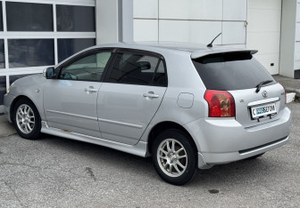 Подержанный автомобиль Toyota Corolla Hatchback 2004 года (6 фото)