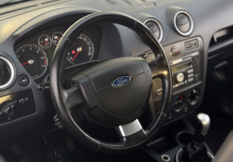 Подержанный автомобиль Ford Fusion 2008 года (9 фото)