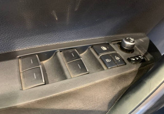 Подержанный автомобиль Toyota Corolla Sedan 2019 года (12 фото)