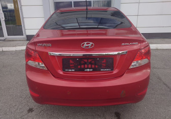 Подержанный автомобиль Hyundai Solaris Sedan 2013 года (8 фото)