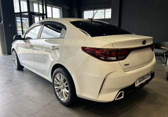 Подержанный автомобиль Kia Rio Sedan 2020 года (8 фото)
