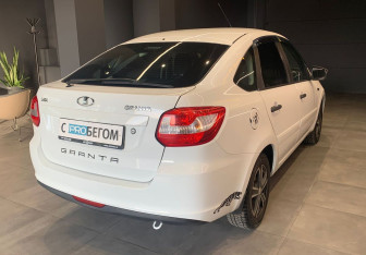 Подержанный автомобиль LADA (ВАЗ) Granta Liftback 2017 года (5 фото)