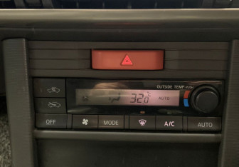 Подержанный автомобиль Nissan X-Trail 2002 года (10 фото)