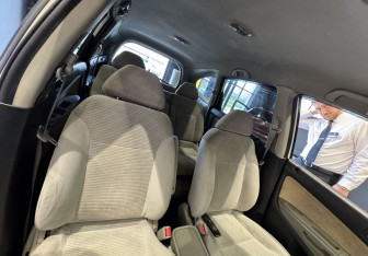 Подержанный автомобиль Honda Stream 2003 года (14 фото)