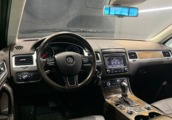 Подержанный автомобиль Volkswagen Touareg 2015 года (10 фото)