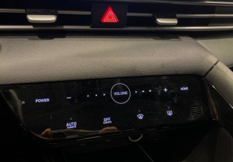 Подержанный автомобиль Hyundai Elantra Sedan 2020 года (11 фото)