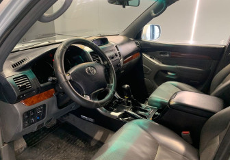 Подержанный автомобиль Toyota Land Cruiser Prado 2003 года (13 фото)