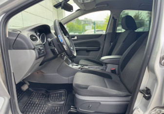 Подержанный автомобиль Ford Focus Hatchback 2008 года (18 фото)