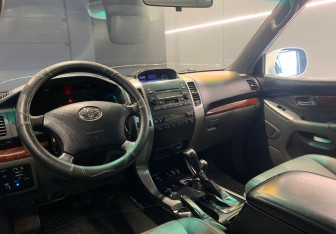 Подержанный автомобиль Toyota Land Cruiser Prado 2003 года (12 фото)