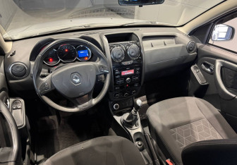 Подержанный автомобиль Renault Duster 2017 года (9 фото)