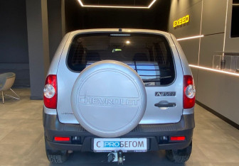 Подержанный автомобиль Chevrolet Niva 2013 года (5 фото)