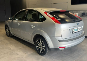 Подержанный автомобиль Ford Focus Hatchback 2007 года (5 фото)