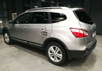 Подержанный автомобиль Nissan Qashqai+2 2013 года (6 фото)