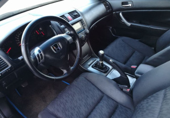 Подержанный автомобиль Honda Accord Sedan 2004 года (14 фото)
