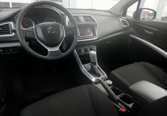 Подержанный автомобиль Suzuki SX4 Hatchback 2018 года (13 фото)