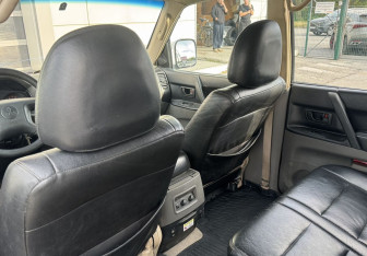 Подержанный автомобиль Mitsubishi Pajero 2003 года (11 фото)