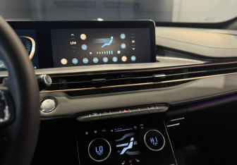 Подержанный автомобиль Exeed LX 2024 года (10 фото)