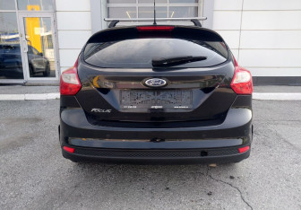 Подержанный автомобиль Ford Focus Hatchback 2011 года (5 фото)