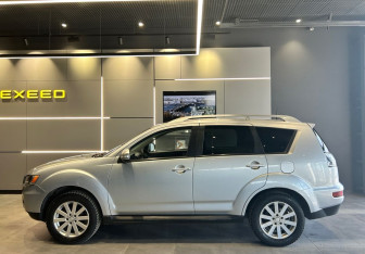 Подержанный автомобиль Mitsubishi Outlander 2010 года (9 фото)
