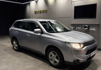 Подержанный автомобиль Mitsubishi Outlander 2012 года (2 фото)