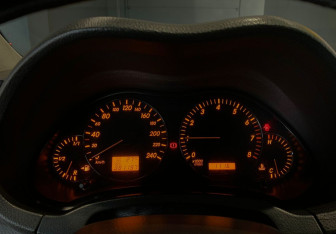 Подержанный автомобиль Toyota Avensis Sedan 2004 года (14 фото)