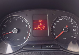 Подержанный автомобиль Volkswagen Polo Sedan 2012 года (14 фото)