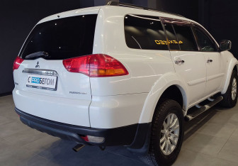 Подержанный автомобиль Mitsubishi Pajero Sport 2013 года (7 фото)