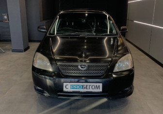 Подержанный автомобиль Toyota Corolla Hatchback 2003 года (3 фото)