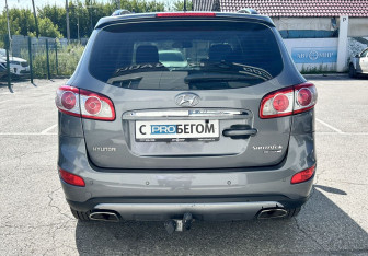 Подержанный автомобиль Hyundai Santa Fe 2012 года (7 фото)