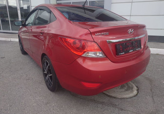 Подержанный автомобиль Hyundai Solaris Sedan 2013 года (5 фото)