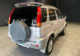 Подержанный автомобиль Toyota Cami 2000 года (7 фото)