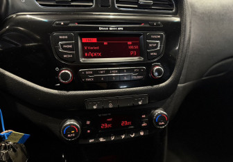 Подержанный автомобиль Kia Ceed Wagon 2013 года (14 фото)