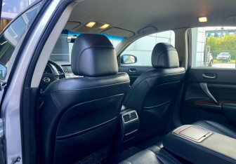 Подержанный автомобиль Nissan Teana 2011 года (13 фото)