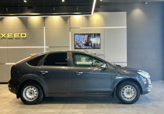 Подержанный автомобиль Ford Focus Hatchback 2010 года (7 фото)