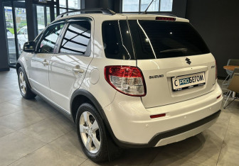 Подержанный автомобиль Suzuki SX4 Hatchback 2010 года (8 фото)