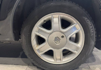 Подержанный автомобиль Renault Logan Sedan 2009 года (10 фото)