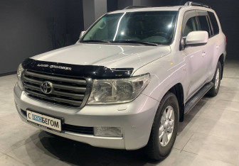 Подержанный автомобиль Toyota Land Cruiser Suv 2009 года (4 фото)