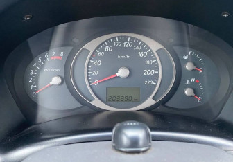 Подержанный автомобиль Hyundai Tucson 2005 года (9 фото)