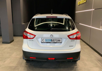 Подержанный автомобиль Suzuki SX4 Hatchback 2014 года (6 фото)