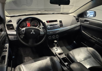 Подержанный автомобиль Mitsubishi Lancer Sedan 2008 года (8 фото)