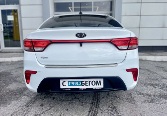 Подержанный автомобиль Kia Rio Sedan 2019 года (10 фото)