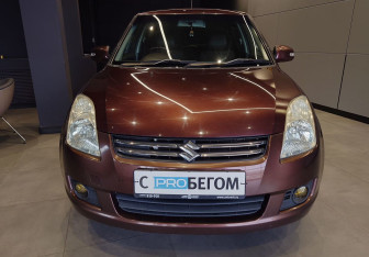 Подержанный автомобиль Suzuki Swift Hatchback 2010 года (2 фото)