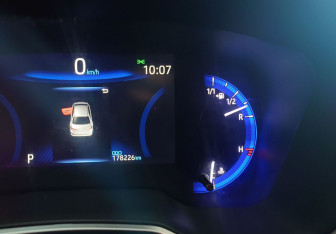 Подержанный автомобиль Toyota Corolla Sedan 2019 года (13 фото)