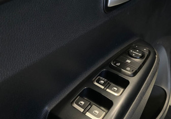 Подержанный автомобиль Kia Rio Sedan 2018 года (10 фото)