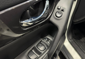 Подержанный автомобиль Nissan X-Trail 2021 года (14 фото)