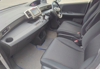 Подержанный автомобиль Honda Freed 2014 года (11 фото)