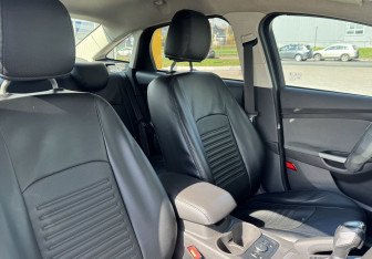 Подержанный автомобиль Ford Focus Sedan 2014 года (10 фото)