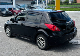 Подержанный автомобиль Nissan Tiida Hatchback 2010 года (8 фото)