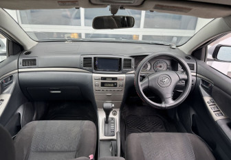 Подержанный автомобиль Toyota Corolla Hatchback 2004 года (8 фото)