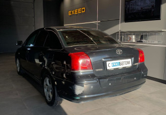 Подержанный автомобиль Toyota Avensis Sedan 2004 года (5 фото)